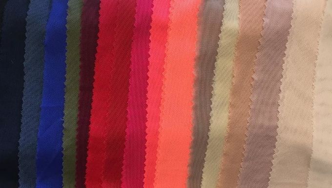 Мягкие отвесные задрапировывают цвета ткани сетки простирания эластичной подгонянные сеткой